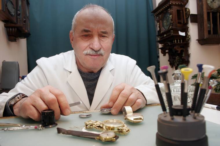 Fél évszázada rendel a főtéri óradoktor