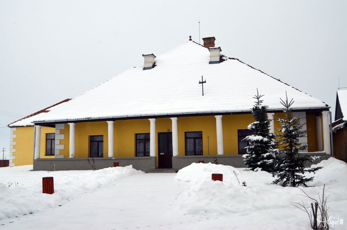 A sok-sok udvarházból, kúriából napjainkban már csak egy látható, a Miklóssy-kúria •  Fotó: Jánosi Csaba