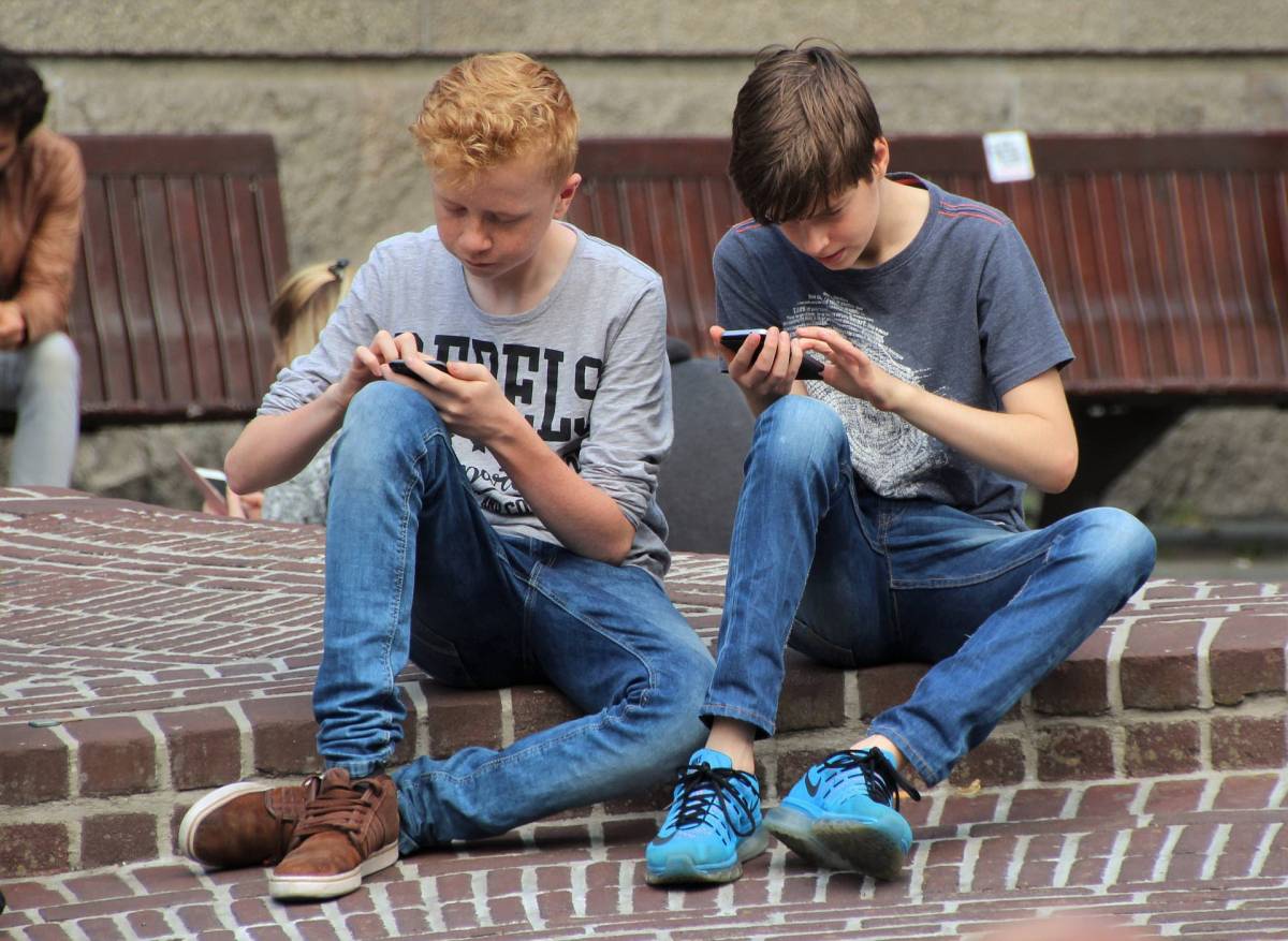 Ha egy tanuló megszegi az előírást, a készüléket elvehetik tőle, és csak a tanítás végén adják vissza, de többszöri figyelmeztetés után magaviseleti jegy levonása is következhet •  Fotó: Pixabay.com