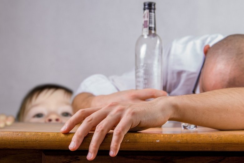 A családok szétesésének gyakori oka az alkoholizmus •  Fotó: Pixabay.com