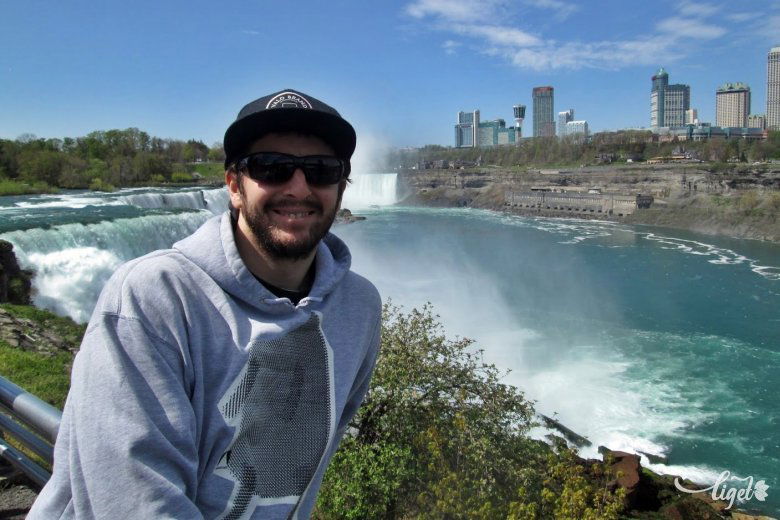 A Niagaránál. Munka mellett kirándulásra is jut idő •  Fotó: Búzás József