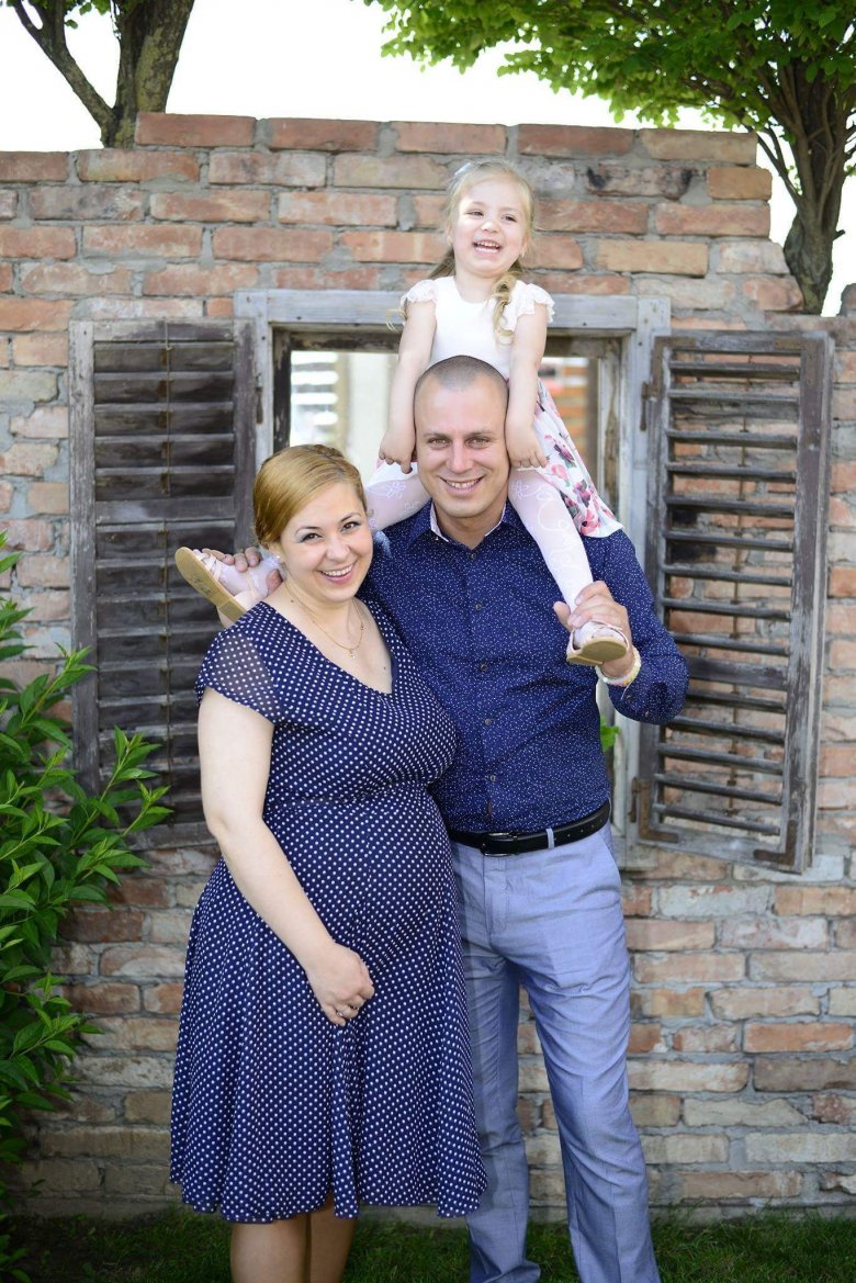 A második gyereküket váró, akkor még bizakodó Patakiék •  Fotó: A család felvétele