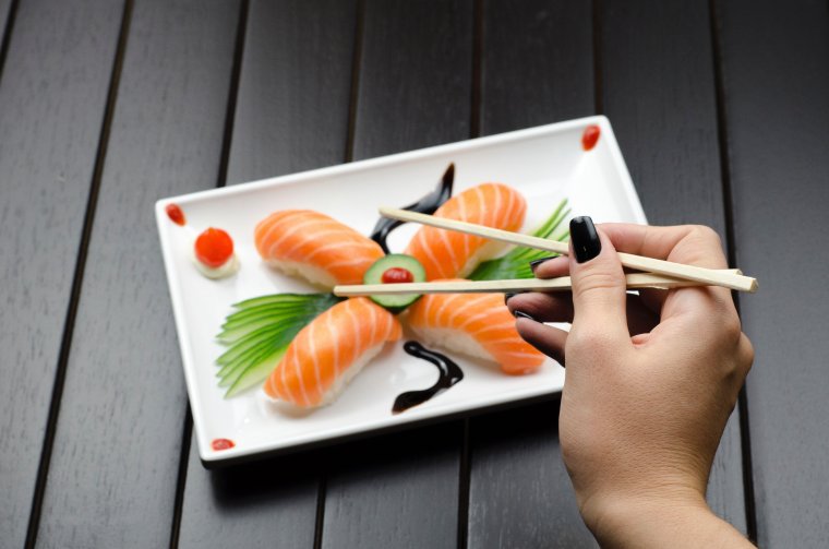 Ha nőnap, akkor virág és sushi – legalábbis az egyik futáralkalmazás tapasztalatai szerint