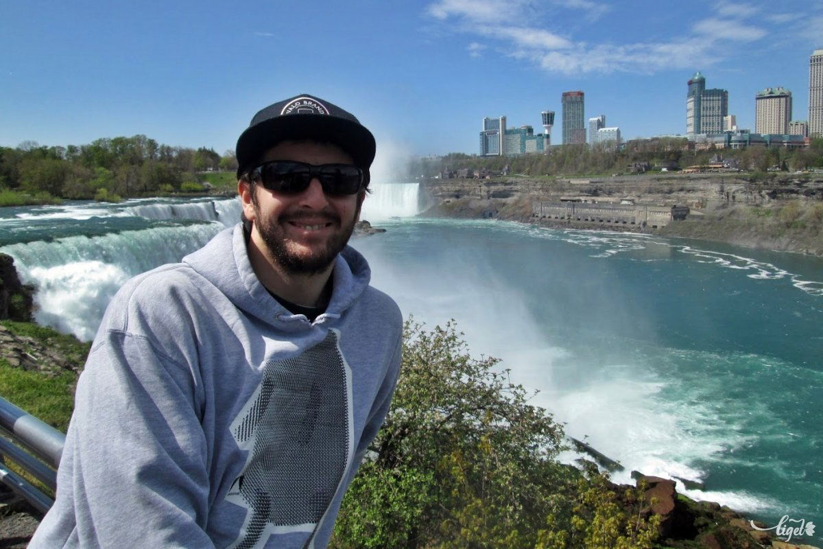 A Niagaránál. Munka mellett kirándulásra is jut idő •  Fotó: Búzás József