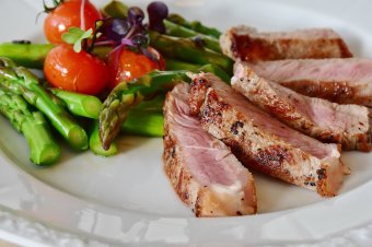 Tippek év eleji fogadkozóknak: „egészséges tányérunk” fele zöldségekből, gyümölcsökből álljon a dietetikus szerint