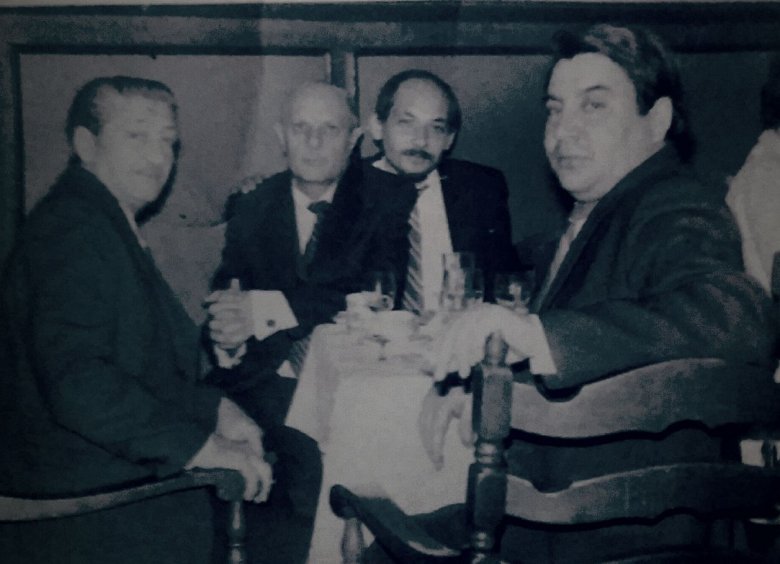 A Maros vendéglőben kávészünet – Makula János, id. Vidám Gyula, ifj. Vidám Gyula és Gondos József 