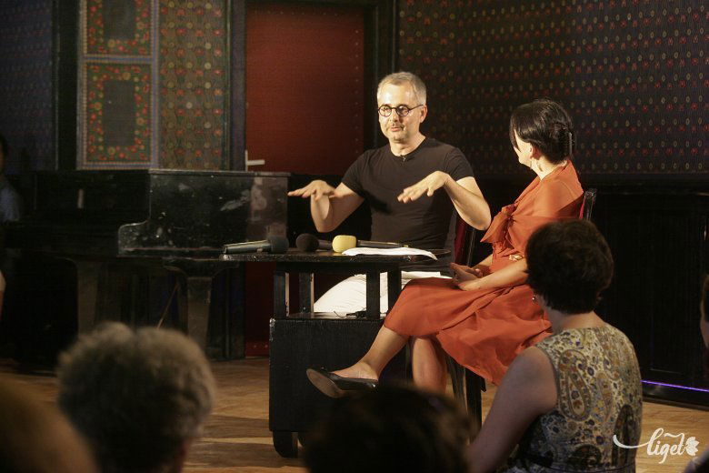 Eddig könyveiből ismertük, most a Kultúrpalotában találkozhattunk vele •  Fotó: Gálna Zoltán