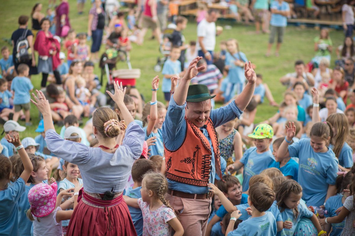 Gyerekkoncert fergeteges hangulatban •  Fotó: Gézengúzok fotó. Körtesi Sándor és Szigeti Szenner Szilárd