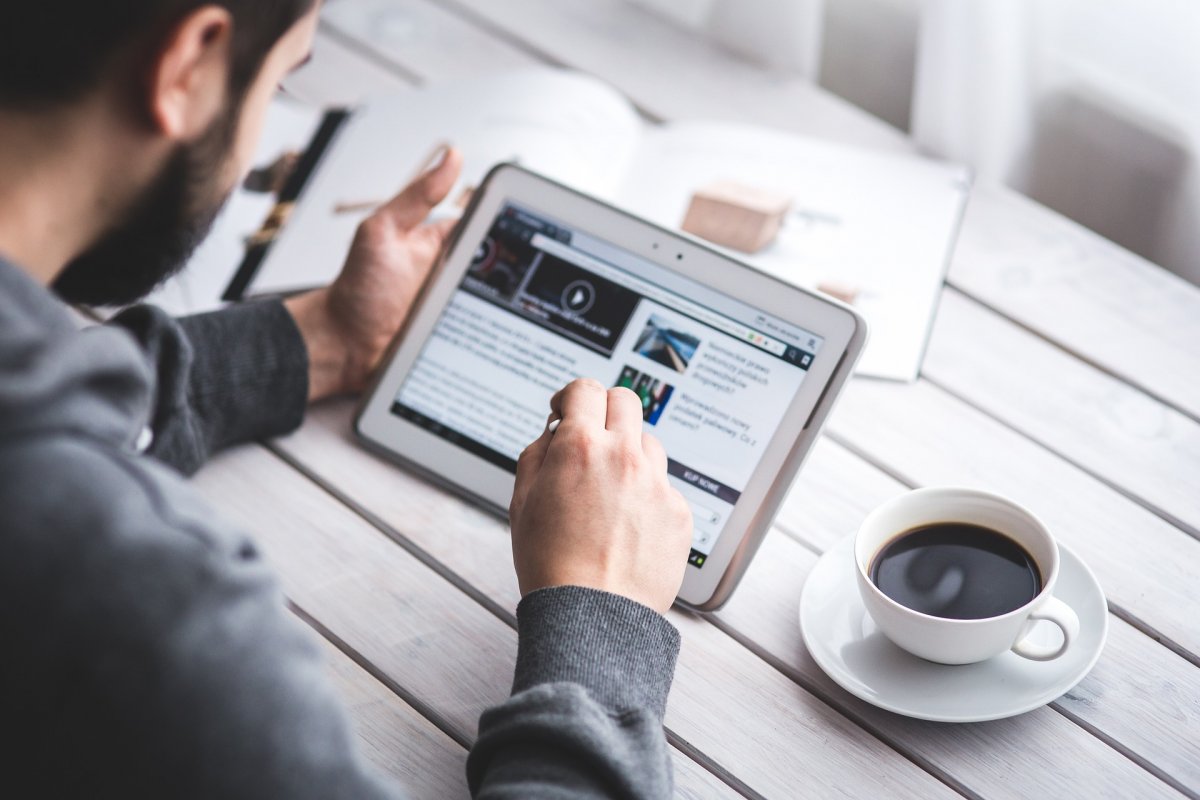 A fiatal és idősebb felnőttek nemzedékeinek mindennapjaiban dominál az internet használata •  Fotó: Pixabay.com