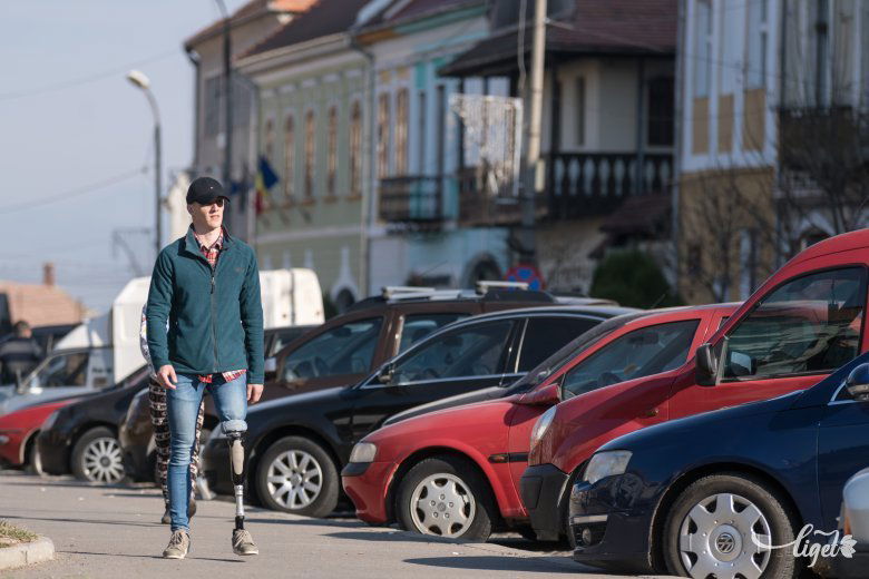 Keresztes Zsolt úgy érzi, azáltal, hogy oly sokan segítettek rajta, adósa maradt a székelyföldieknek •  Fotó: Veres Nándor