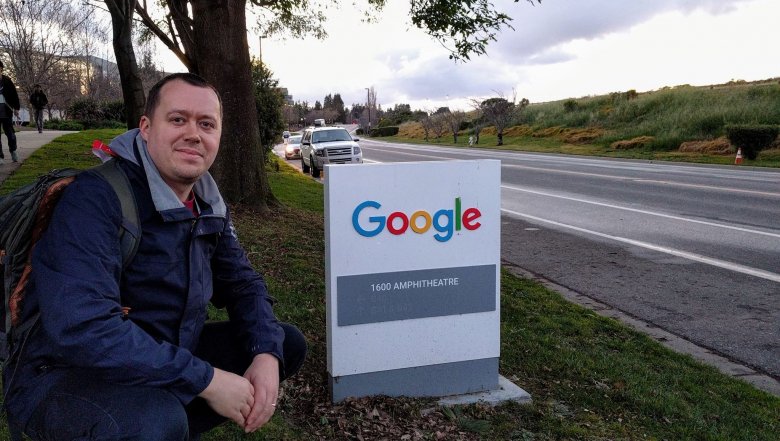 Kaliforniában, a Google székhelyén. A marosvásárhelyi programozóra azért figyelt fel a Google, mert programozói tanácsait 12 millióan olvasták 