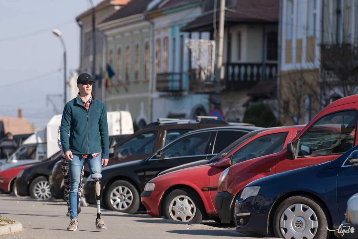Keresztes Zsolt úgy érzi, azáltal, hogy oly sokan segítettek rajta, adósa maradt a székelyföldieknek •  Fotó: Veres Nándor