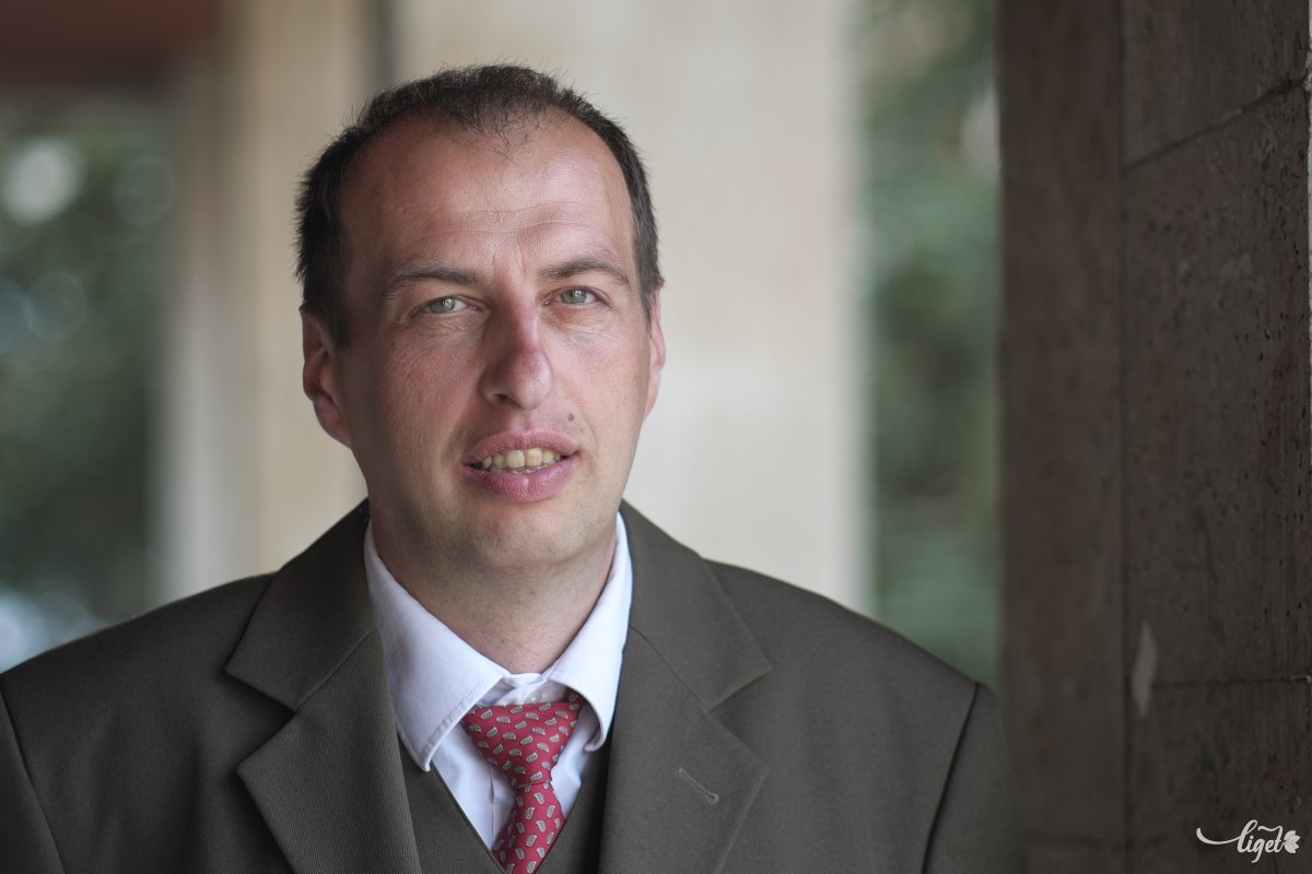 Gombos Csaba Zoltán. Amikor eldöntötte, hogy kiállítást szervez, egyetlen célja volt: ez is legyen Isten dicsőségére. •  Fotó: Veres Nándor