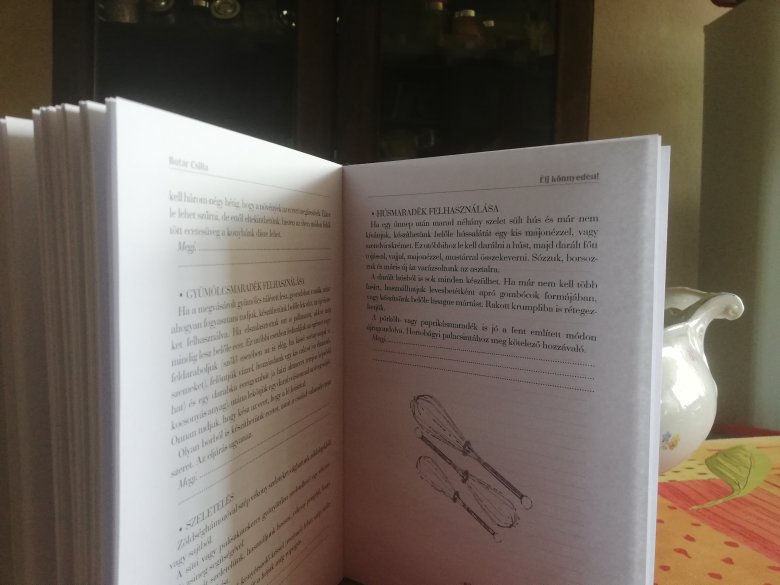 Kipróbált praktikákat sorakoztat fel a háziasszonyoknak •  Fotó: Péter Beáta