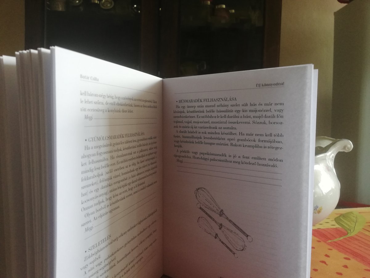 Kipróbált praktikákat sorakoztat fel a háziasszonyoknak •  Fotó: Péter Beáta