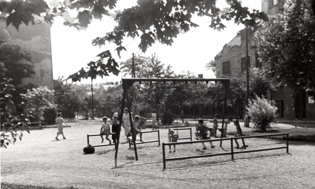 Játszótér 1952-ből •  Fotó: Forrás: Fortepan