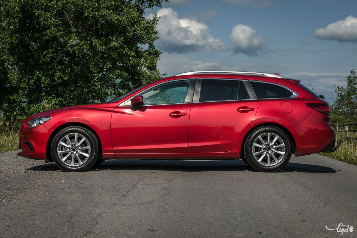 a Skyactiv Technology mellé egy még manapság is gyönyörűnek tűnő kasztnit készítettek •  Fotó: Pinti Attila