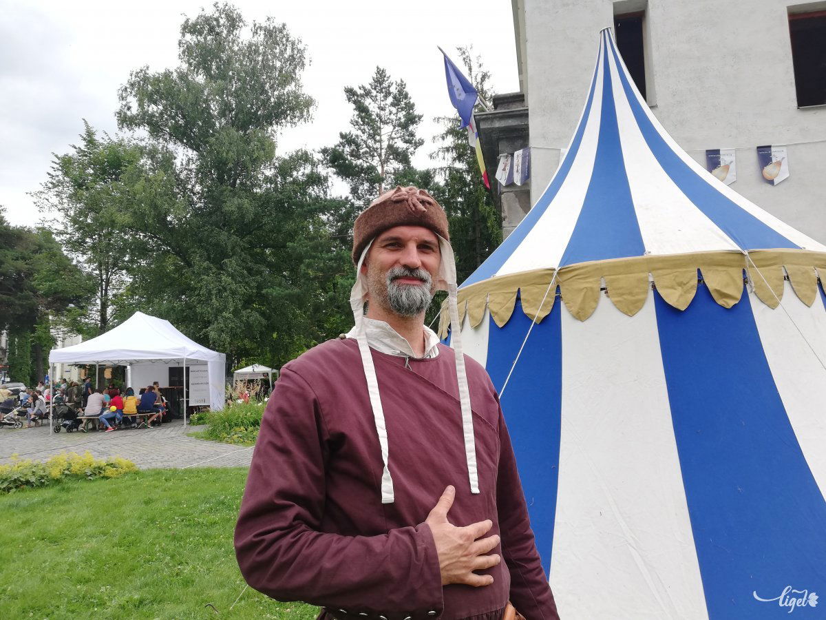 Sashalmi-Fekete Tamás. Csíkszeredában tart történelmi előadást •  Fotó: D. Balázs Ildikó