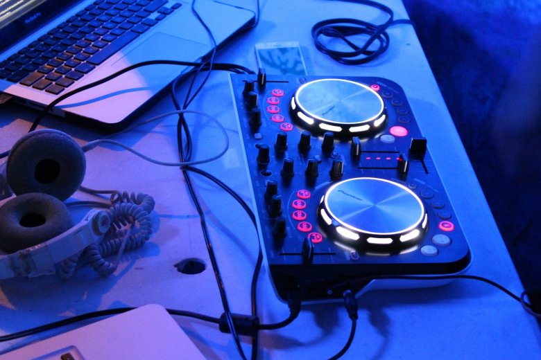 Alig néhány éve, hogy a laptop DJ-zés teljesen megváltoztatta az iparágat •  Fotó: • Forrás: Pixabay.com