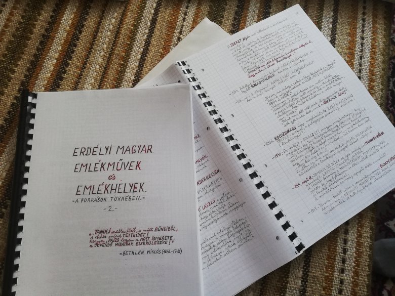 Egyelőre még kézirat. A szerző reméli, hogy valamikor nyomtatásban is napvilágot lát a mű •  Fotó: Péter Beáta