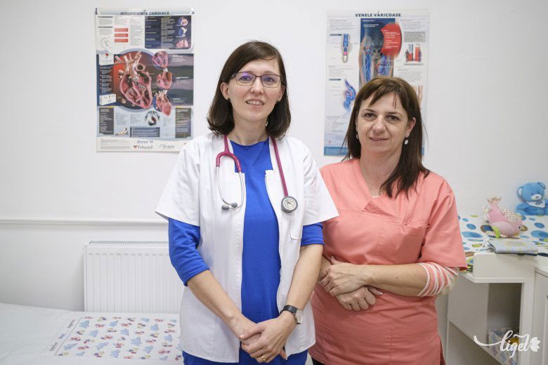 Kovács Emőke és asszisztense, Süket Réka •  Fotó: Veres Nándor