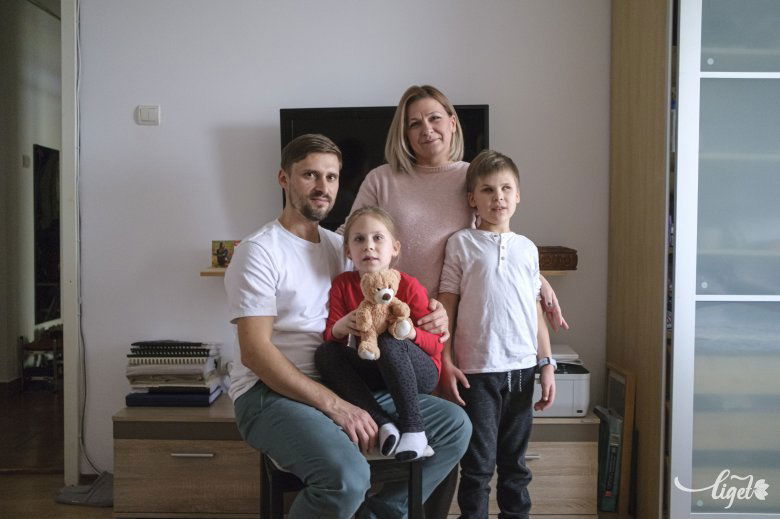 Ákos körül egy szoros családi burok van a szülőkkel, nagyszülőkkel. Attól a perctől, hogy szembesültek betegségével, összefogott a család •  Fotó: Veres Nándor