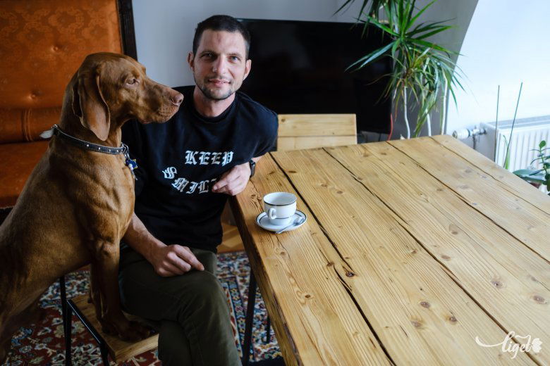 István és Méra, na meg az első asztal •  Fotó: Veres Nándor