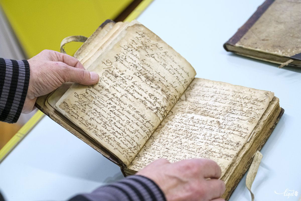 Az egyházközségek írott anyaga kerül ide •  Fotó: Veres Nándor