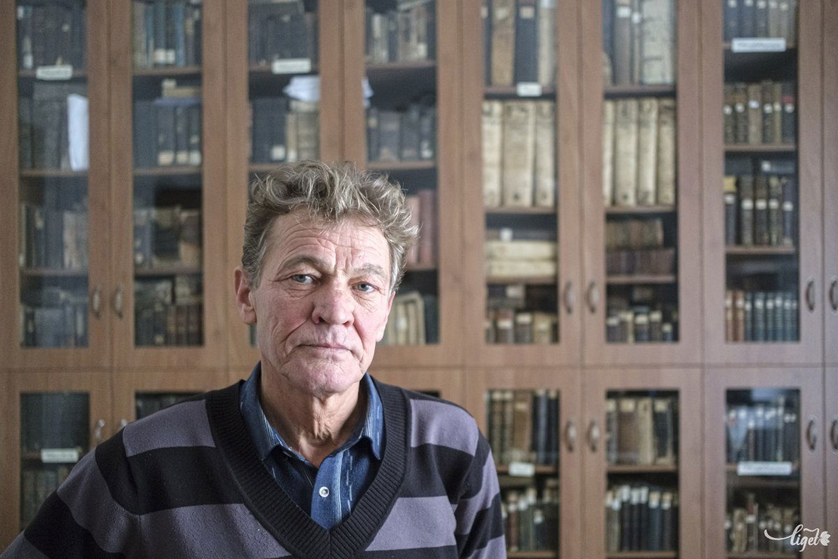 Benedek Árpád. Kihívás számára a régi könyvek restaurálása •  Fotó: Veres Nándor