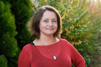 Több erdélyi települést érintő turnén a kortárs irodalom istenképéről szóló pódiumműsor