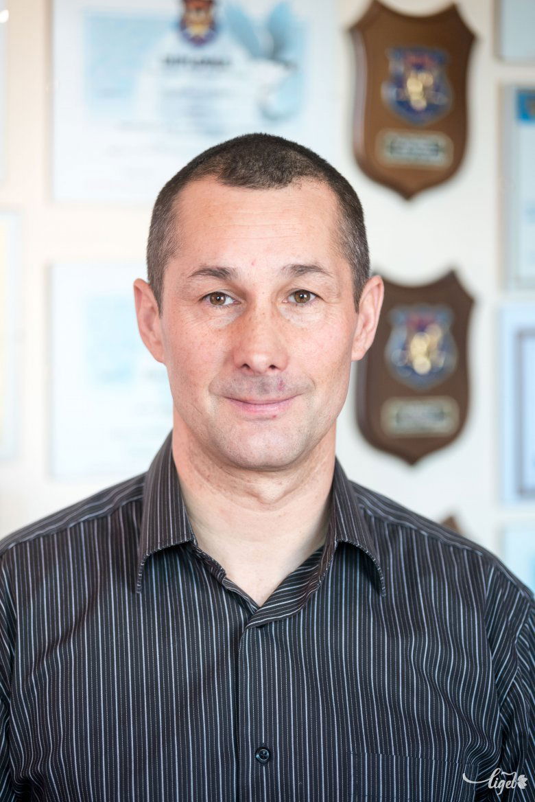 András Róbert, lövészet oktató, egy csíkszeredai őrző-védő vállalkozás tulajdonosa •  Fotó: Veres Nándor