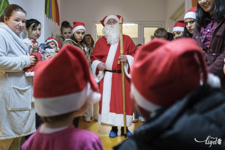 Tizenhét éve jár Erdélybe a Mikulástúra csapata •  Fotó: Veres Nándor