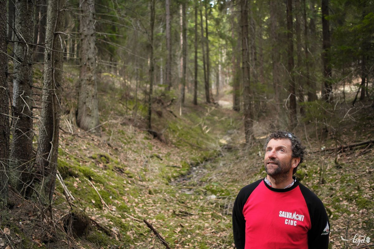 Merre és hogyan? Erre ad tanácsokat a hegyimentő •  Fotó: Veres Nándor
