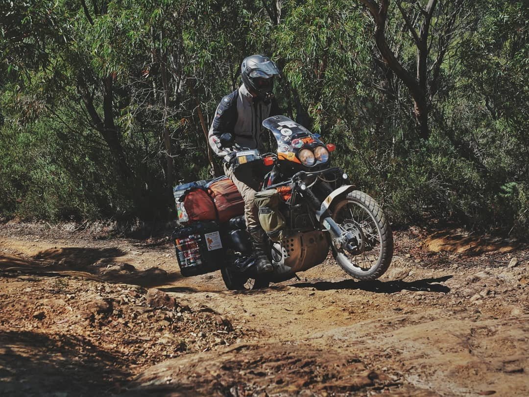 Motorral bárhová el lehet jutni •  Fotó: Instagram/Bezsnei Andor
