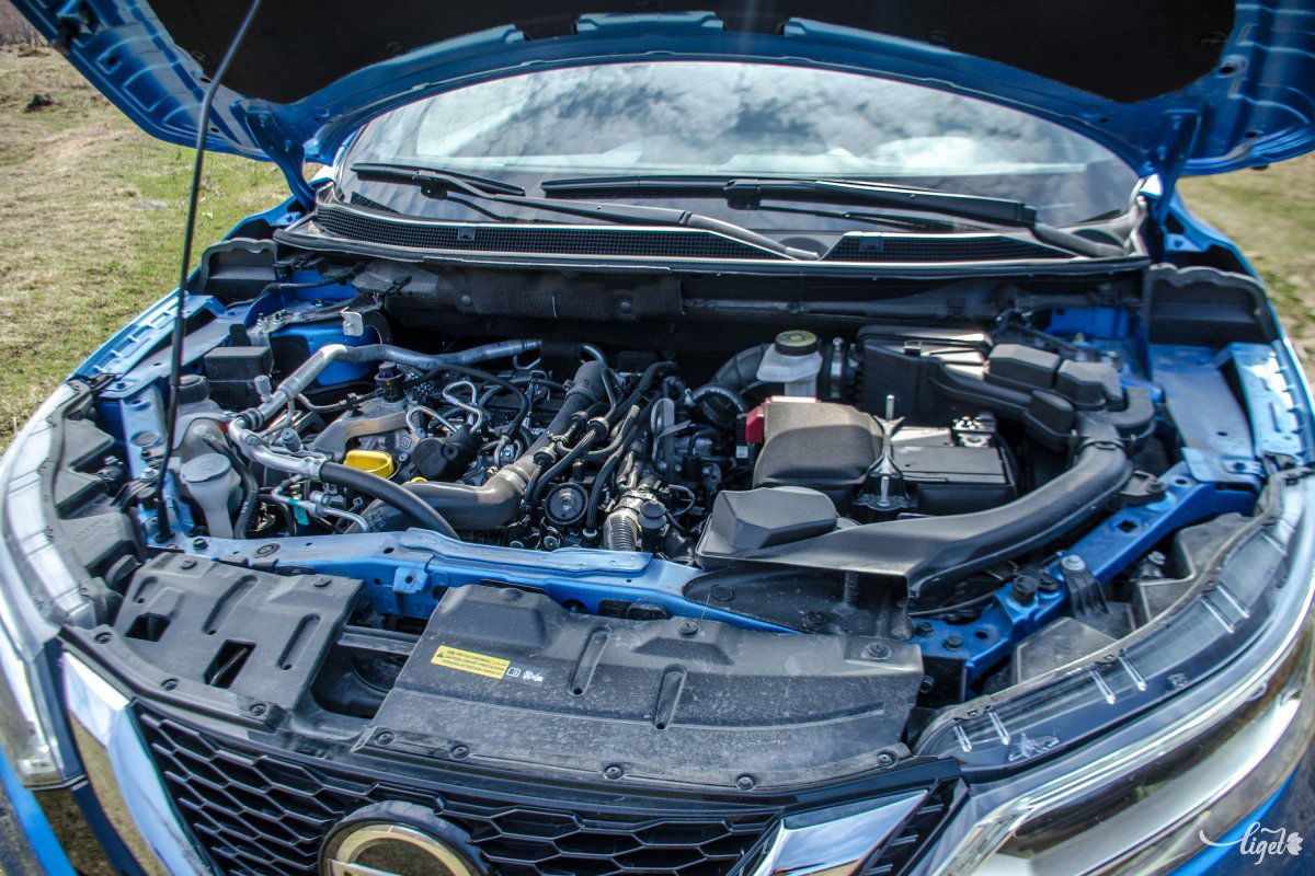 Rendhagyó megoldások sorát vonultatja fel a négyhengeres benzinmotor •  Fotó: Pinti Attila