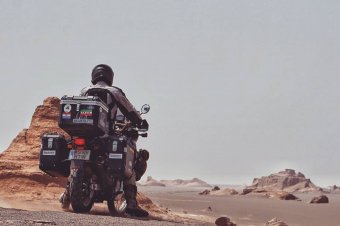 Két keréken a világ körül: egy évig kalandozott az erdélyi motoros