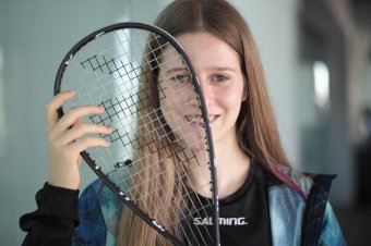 Séfnek készül a squashjátékos
