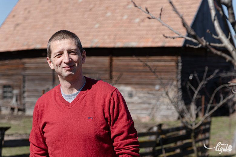 Muszka Sanyi zseniálisan vegyíti bele a székely nyelvi fordulatokat a mindennapi beszédébe is •  Fotó: Gábos Albin