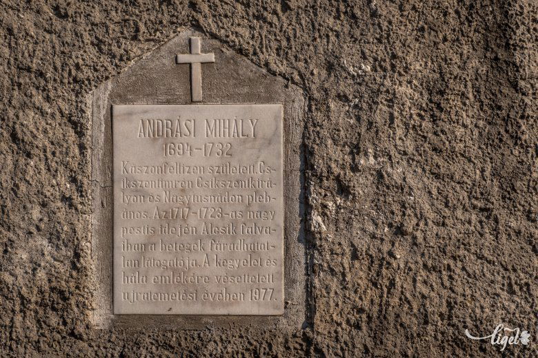 Andrási Mihály sírfelirata 1977-ből •  Fotó: Pinti Attila