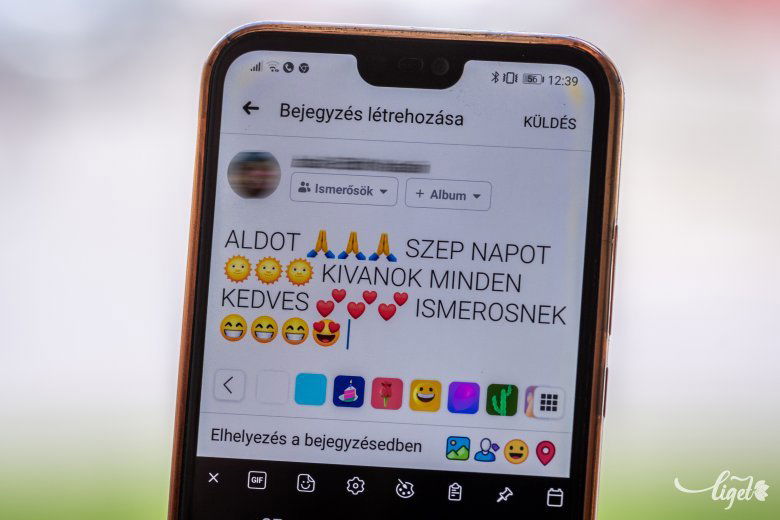 Fokozottan figyeljünk a helyesírásra, és az is zavaró lehet, ha túlzottan teletűzdeljük emotikonokkal az üzenetünket •  Fotó: Pinti Attila
