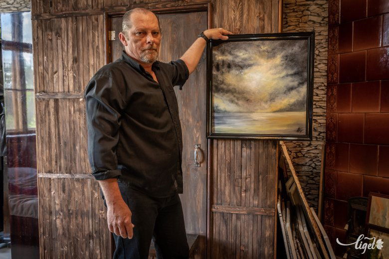 Sokan mondják azt is, hogy felismerik a keze munkáját •  Fotó: Pinti Attila