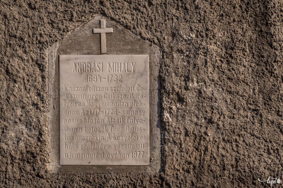 Andrási Mihály sírfelirata 1977-ből •  Fotó: Pinti Attila