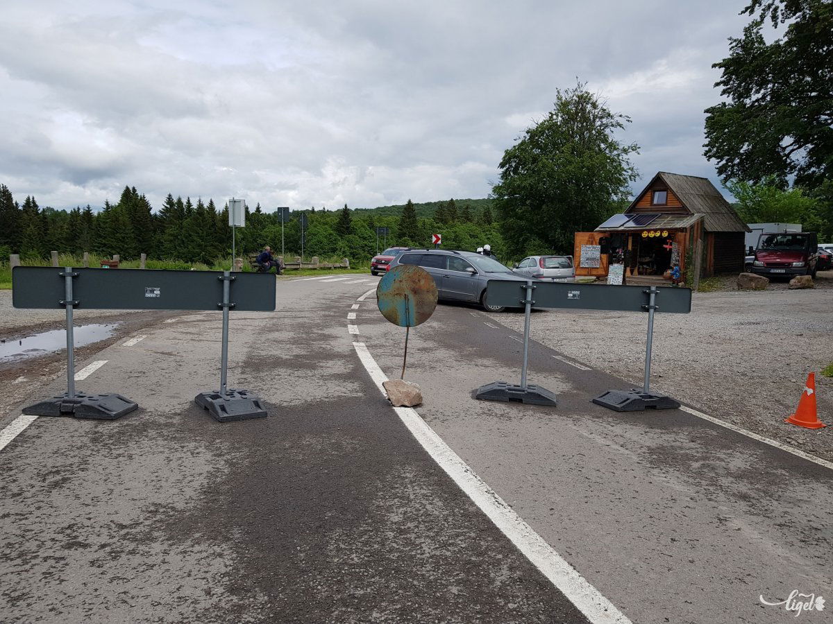 Autóval csak eddig, és nem tovább •  Fotó: Rédai Attila