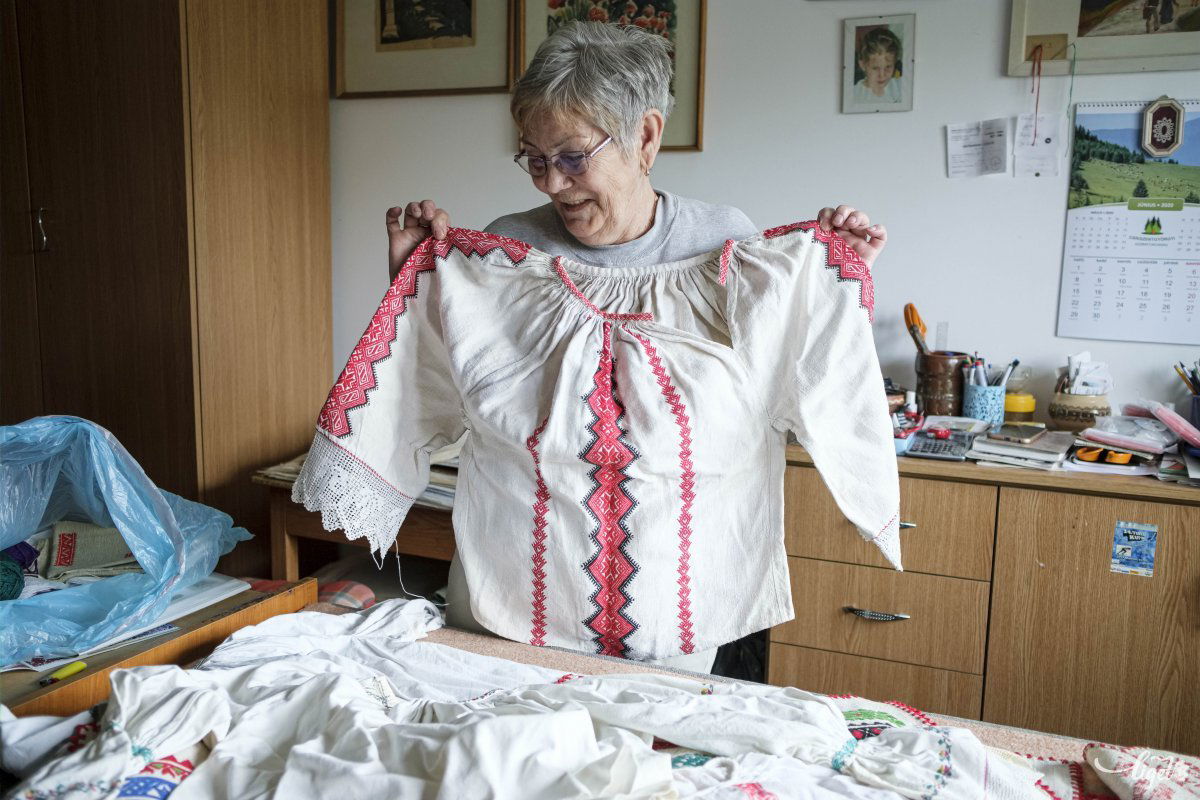 Töltött rózsa. Kati néni saját munkája •  Fotó: Veres Nándor