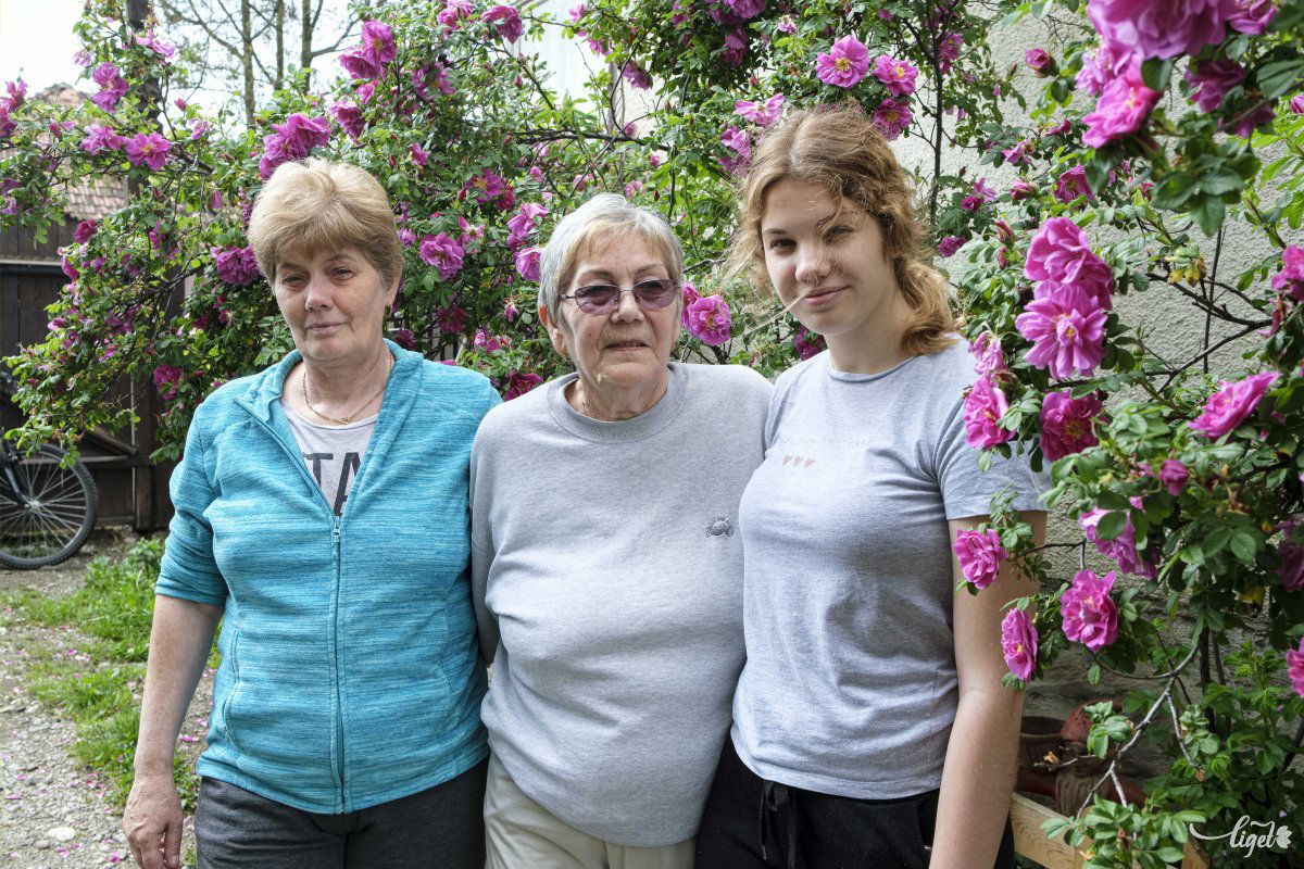 Három generáció: Vákár Katalin (középen) , lánya, Pongrácz-Vákár Katalin és unokája, Pongrácz-Vákár Kriszta •  Fotó: Veres Nándor