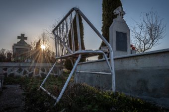 Jó utat, repülj csak, repülj! Örök búcsú, ha nem mehetünk el a szertartásra
