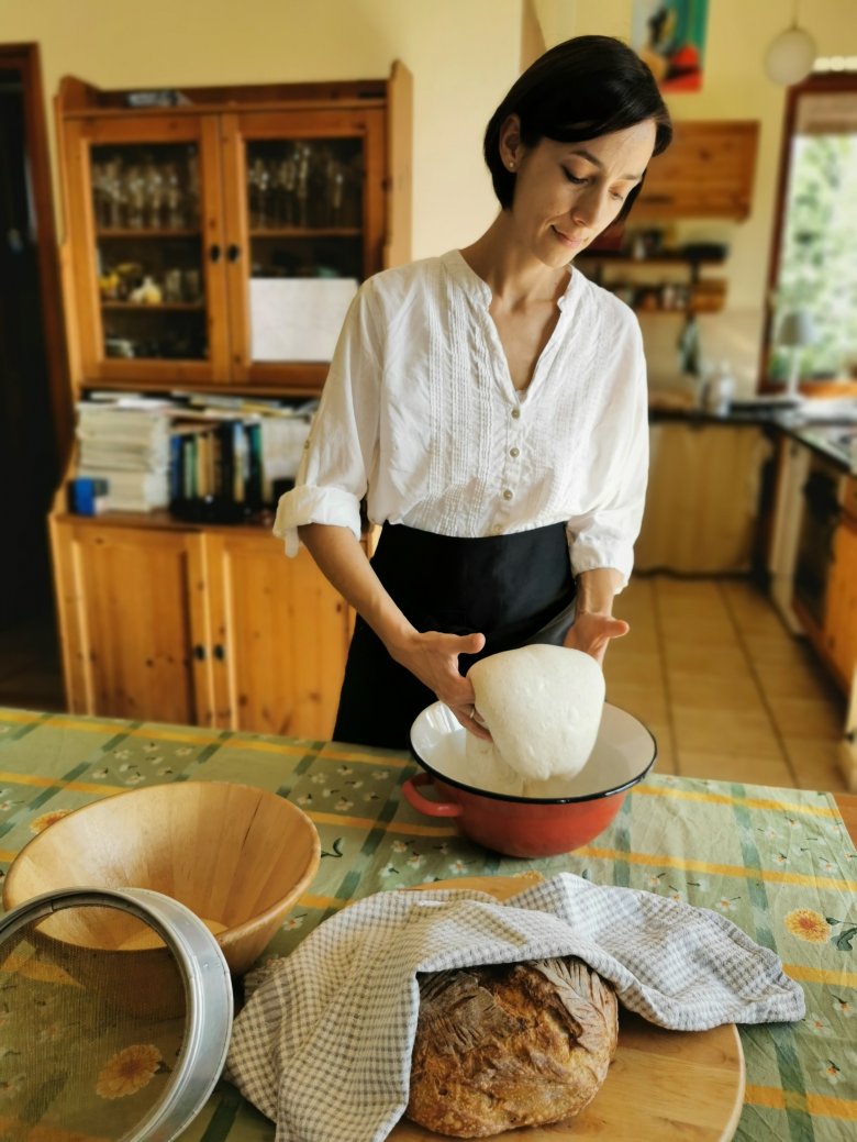 A kenyérsütés énidőt nyújt Réka számára •  Fotó: Forrás: Szabó Réka archívuma
