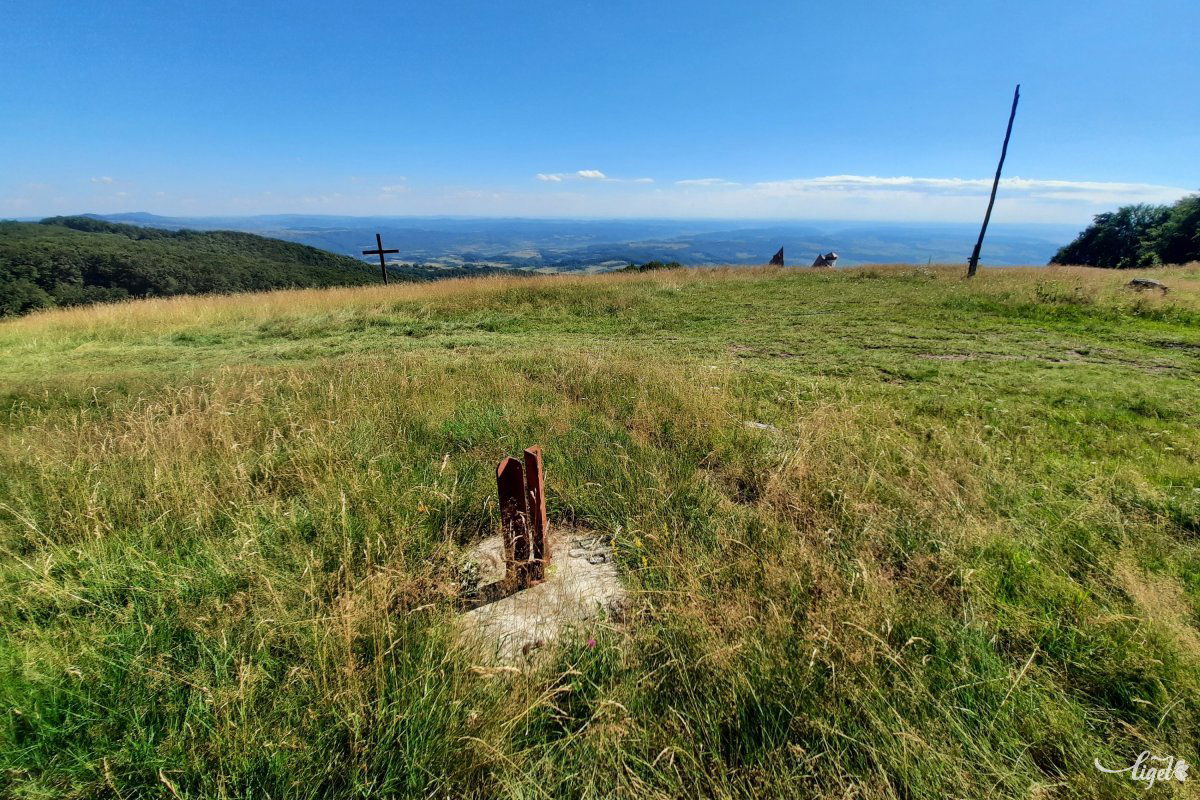 Az 1080 méter magas csúcs: a korábbi kápolna ezen a helyen lehetett valahol •  Fotó: Rédai Attila
