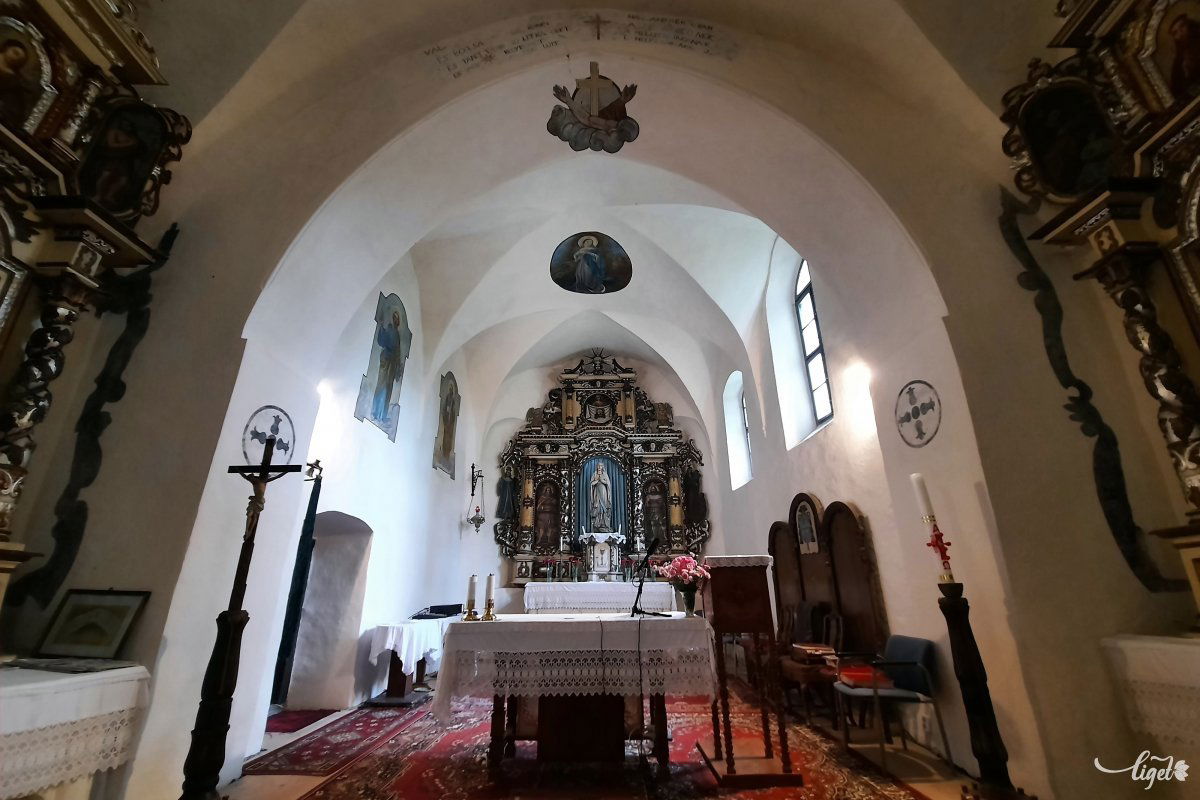 A kőből épült templomot és kolostort egy vályogból készült épület előzte meg, tudjuk meg Balla Zsigmondtól •  Fotó: Rédai Attila