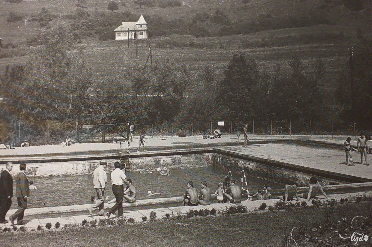 Fazakas János (középen, világos kalapban) a Szejkefürdőn 1972-ben 